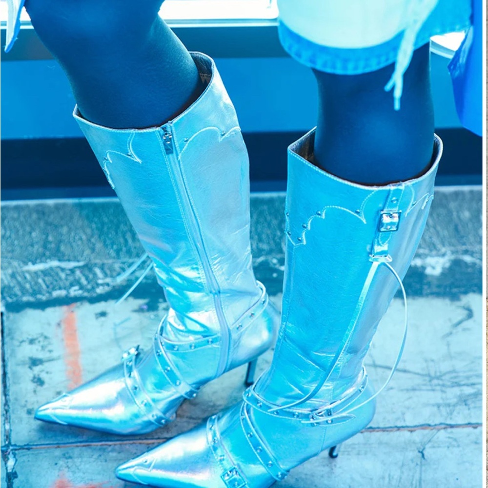 GUNNER SILVER STILETTO BOOT - 8.5